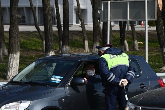 На въездах в Ростов-на-Дону развернули посты для проверки на коронавирус