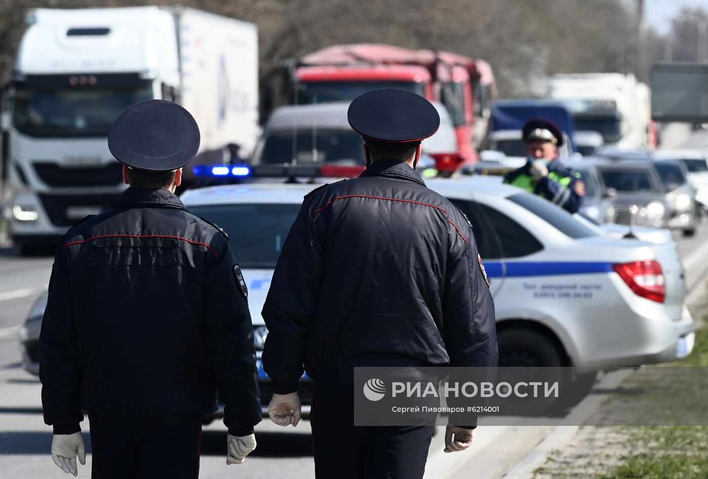 На въездах в Ростов-на-Дону развернули посты для проверки на коронавирус