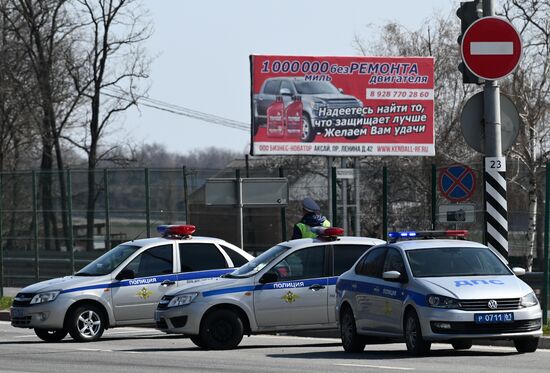 На въездах в Ростов-на-Дону развернули посты для проверки на коронавирус