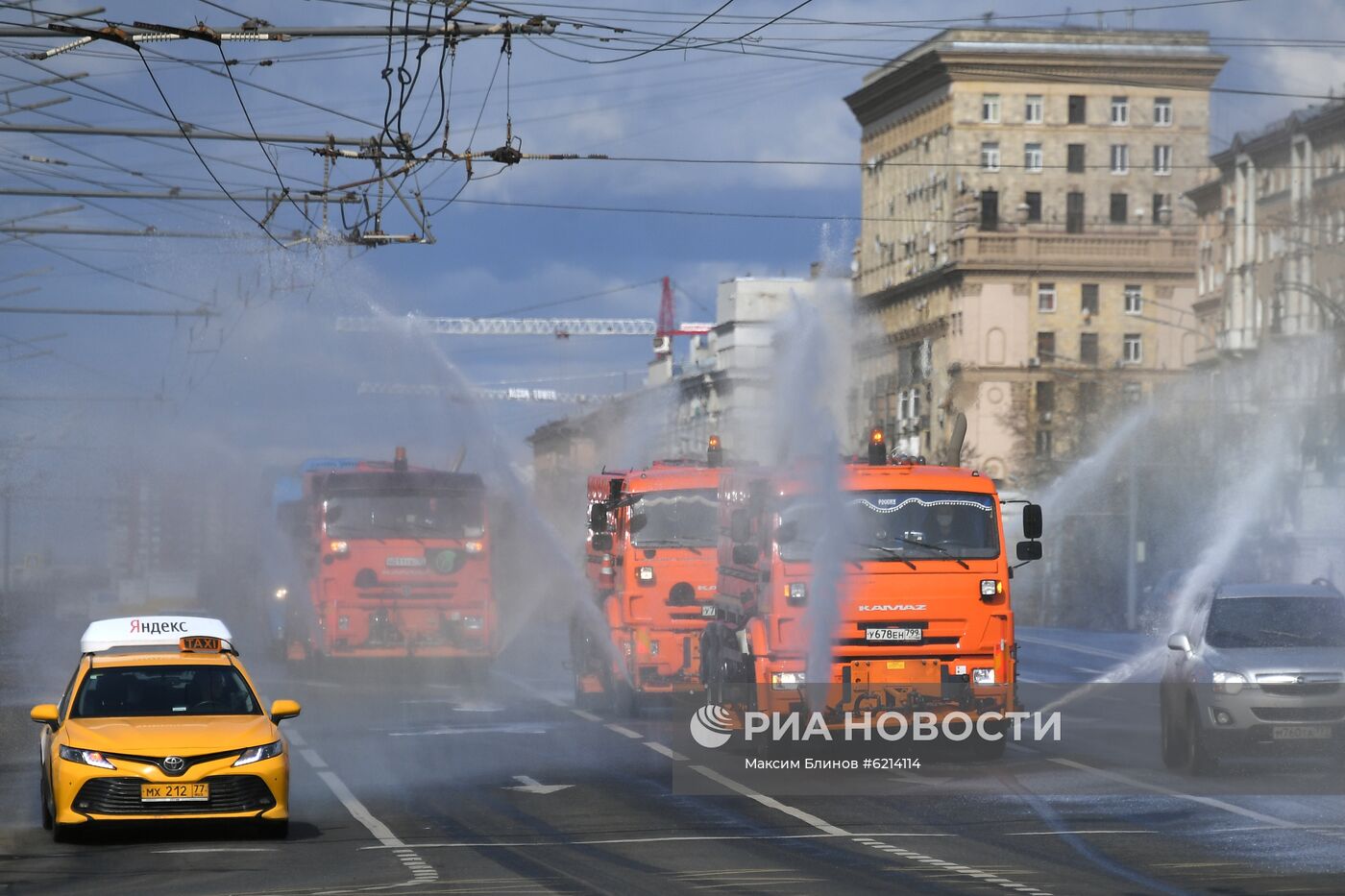 Дезинфекция дорог и тротуаров в Москве