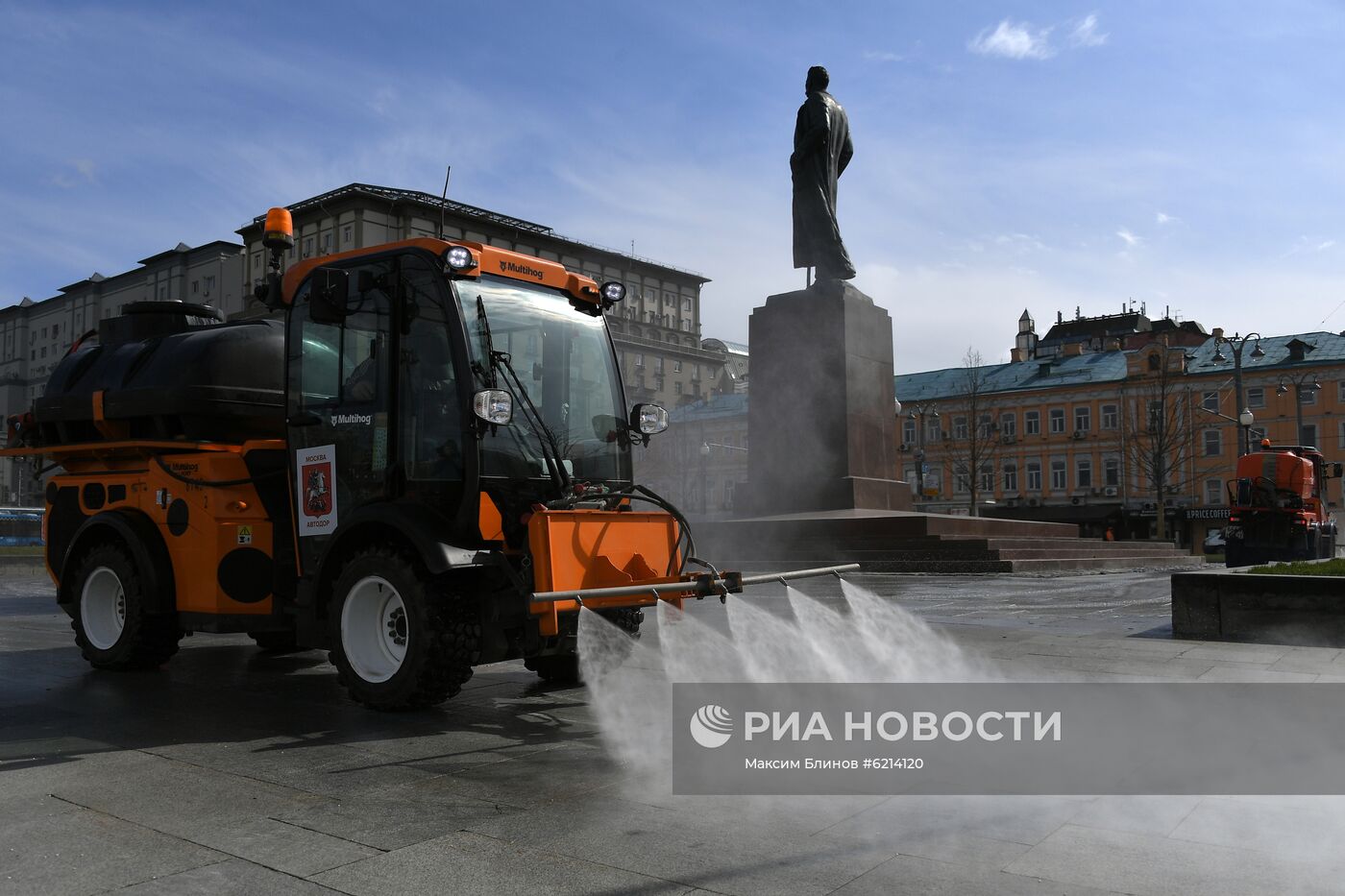 Дезинфекция дорог и тротуаров в Москве