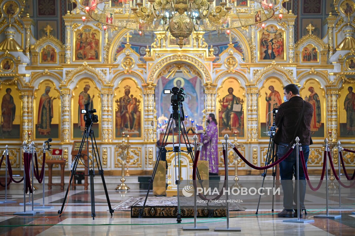 Онлайн - трансляция Божественной литургии в Сочи