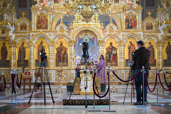 Онлайн - трансляция Божественной литургии в Сочи