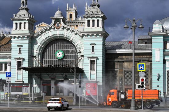 Дезинфекция дорог и тротуаров в Москве