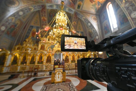 Онлайн - трансляция Божественной литургии в Сочи