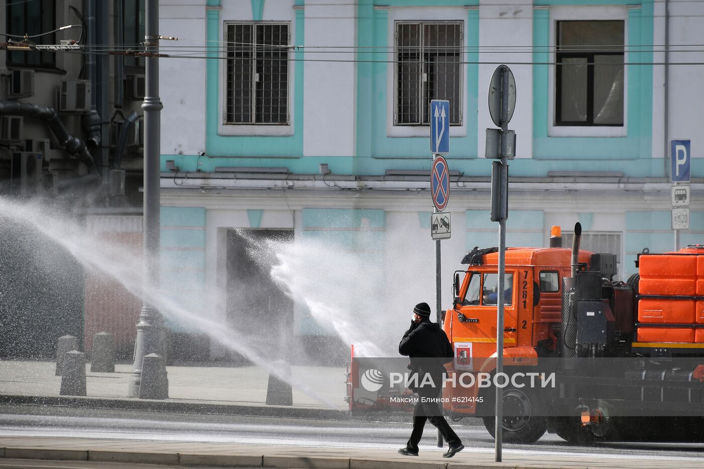 Дезинфекция дорог и тротуаров в Москве