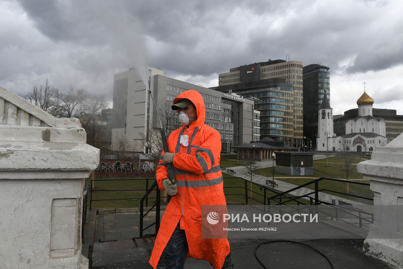 Дезинфекция дорог и тротуаров в Москве