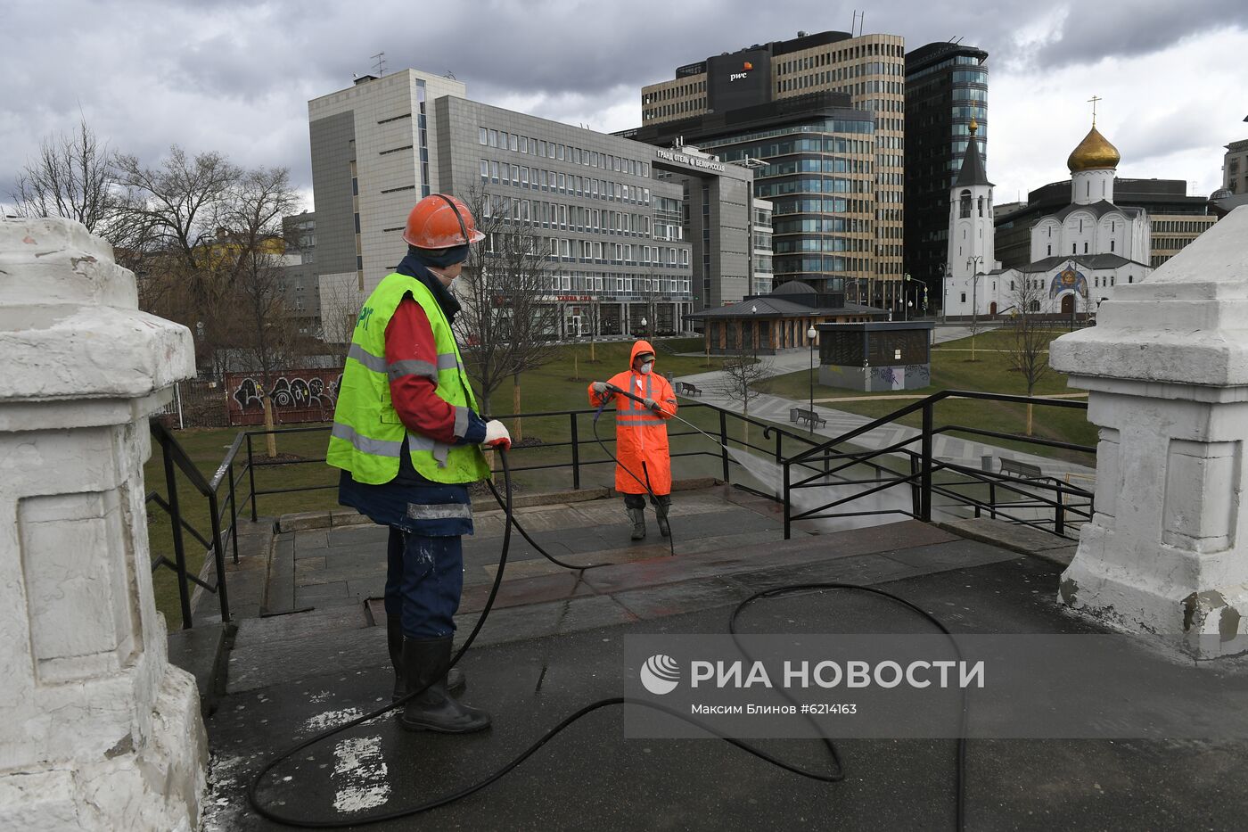 Дезинфекция дорог и тротуаров в Москве