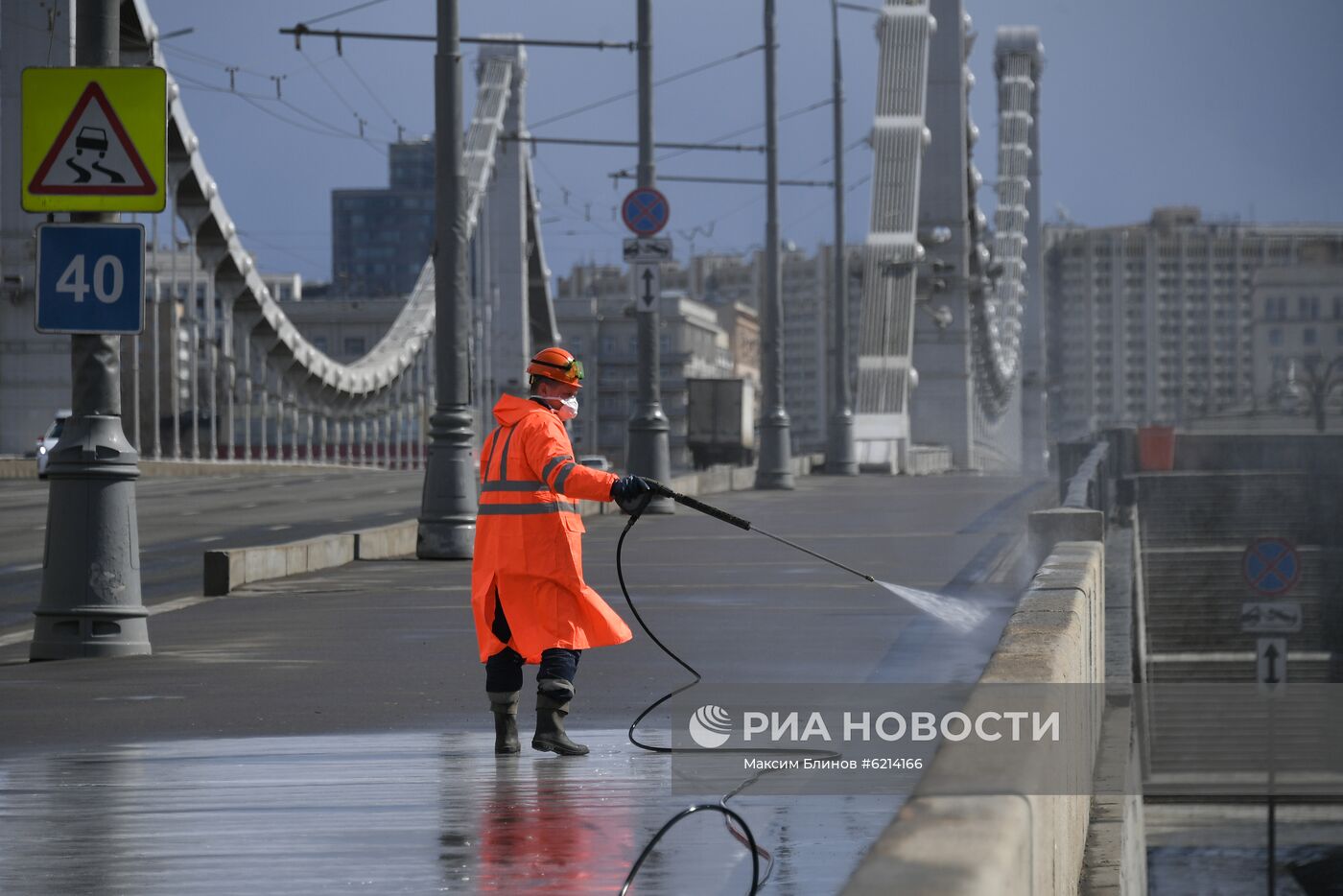 Дезинфекция дорог и тротуаров в Москве