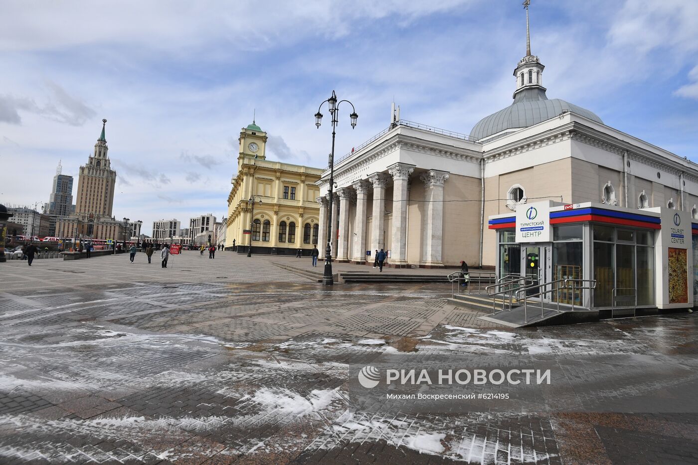 Дезинфекция дорог и тротуаров в Москве