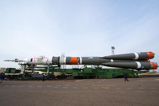Вывоз РН "Союз-2.1а" на стартовый комплекс площадки № 31