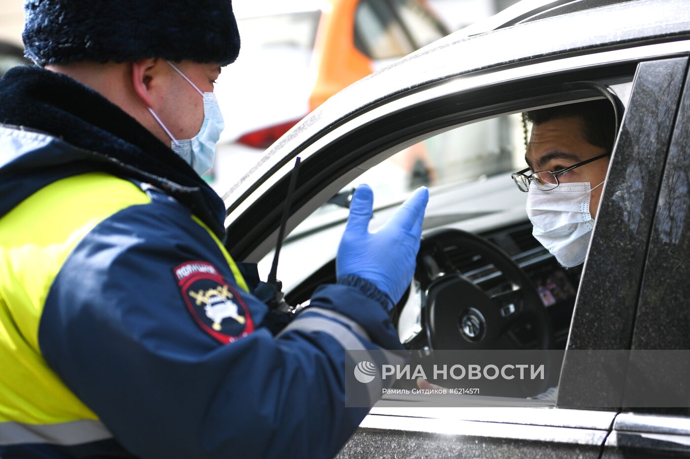 Работа сотрудников ГИБДД в Москве 