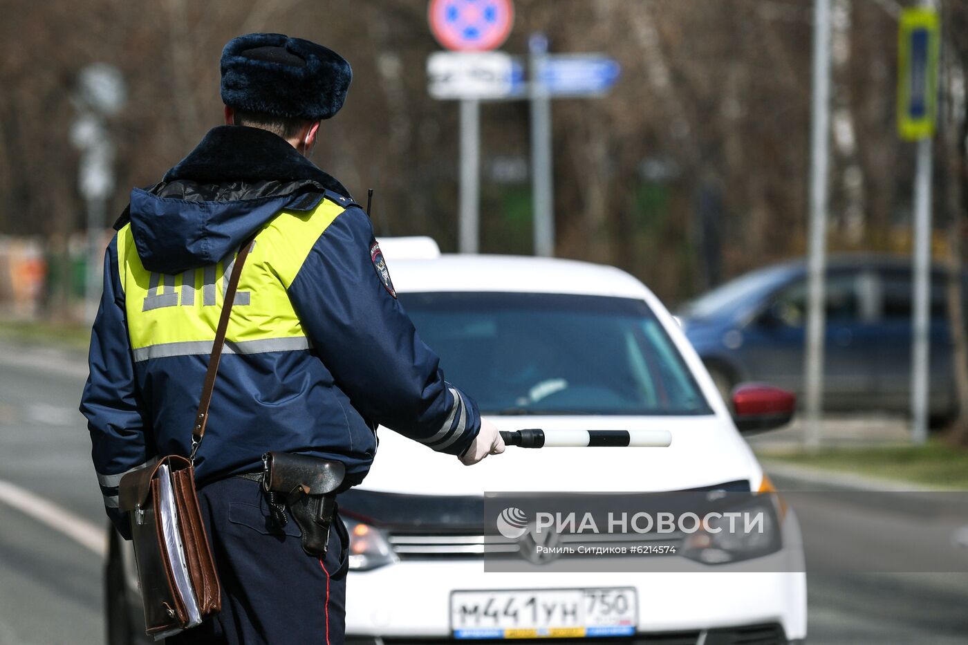 Работа сотрудников ГИБДД в Москве 