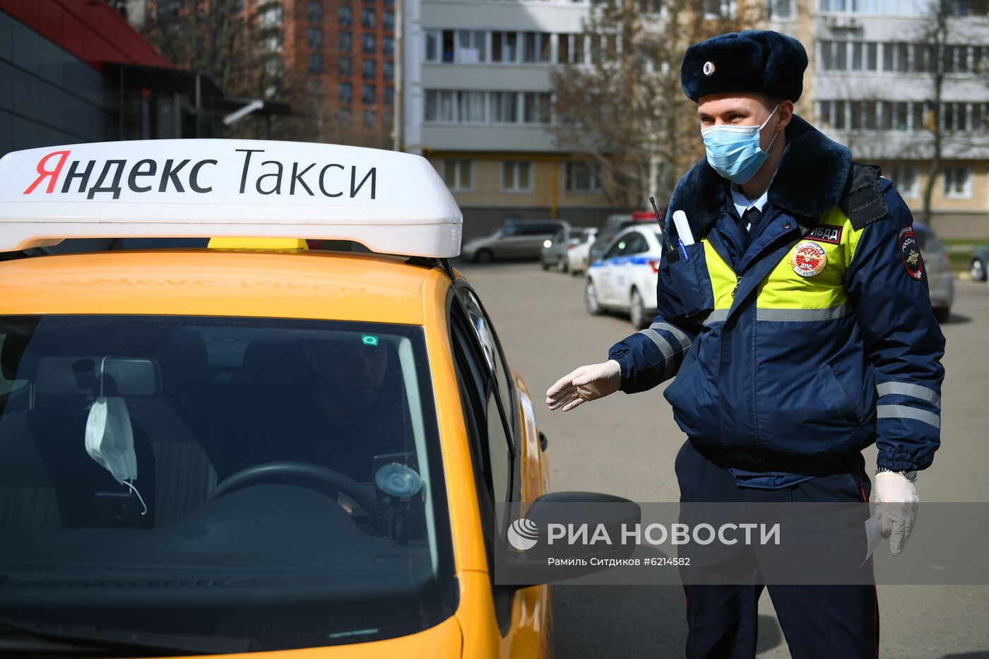 Работа сотрудников ГИБДД в Москве 