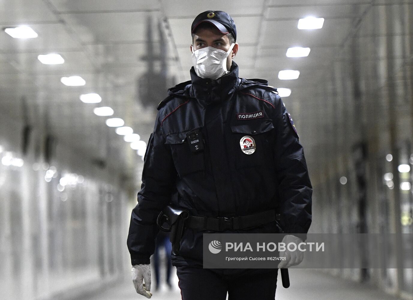 Работа сотрудников полиции в Московском метрополитене