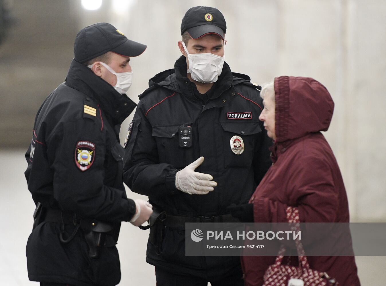 Работа сотрудников полиции в Московском метрополитене