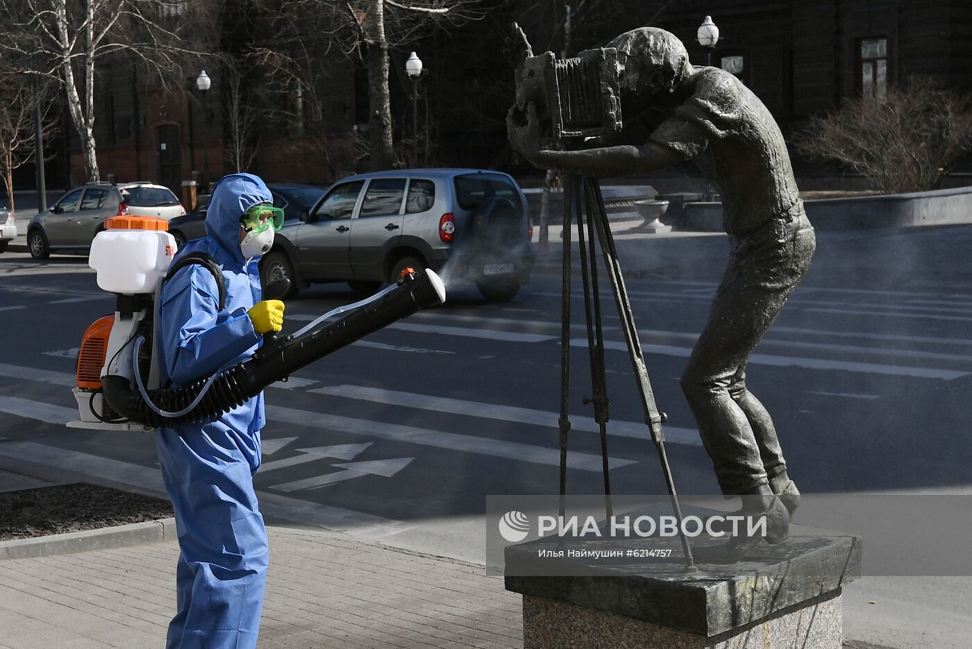 Мойка памятников в Красноярске в связи с пандемией коронавируса