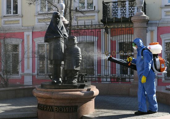 Мойка памятников в Красноярске в связи с пандемией коронавируса