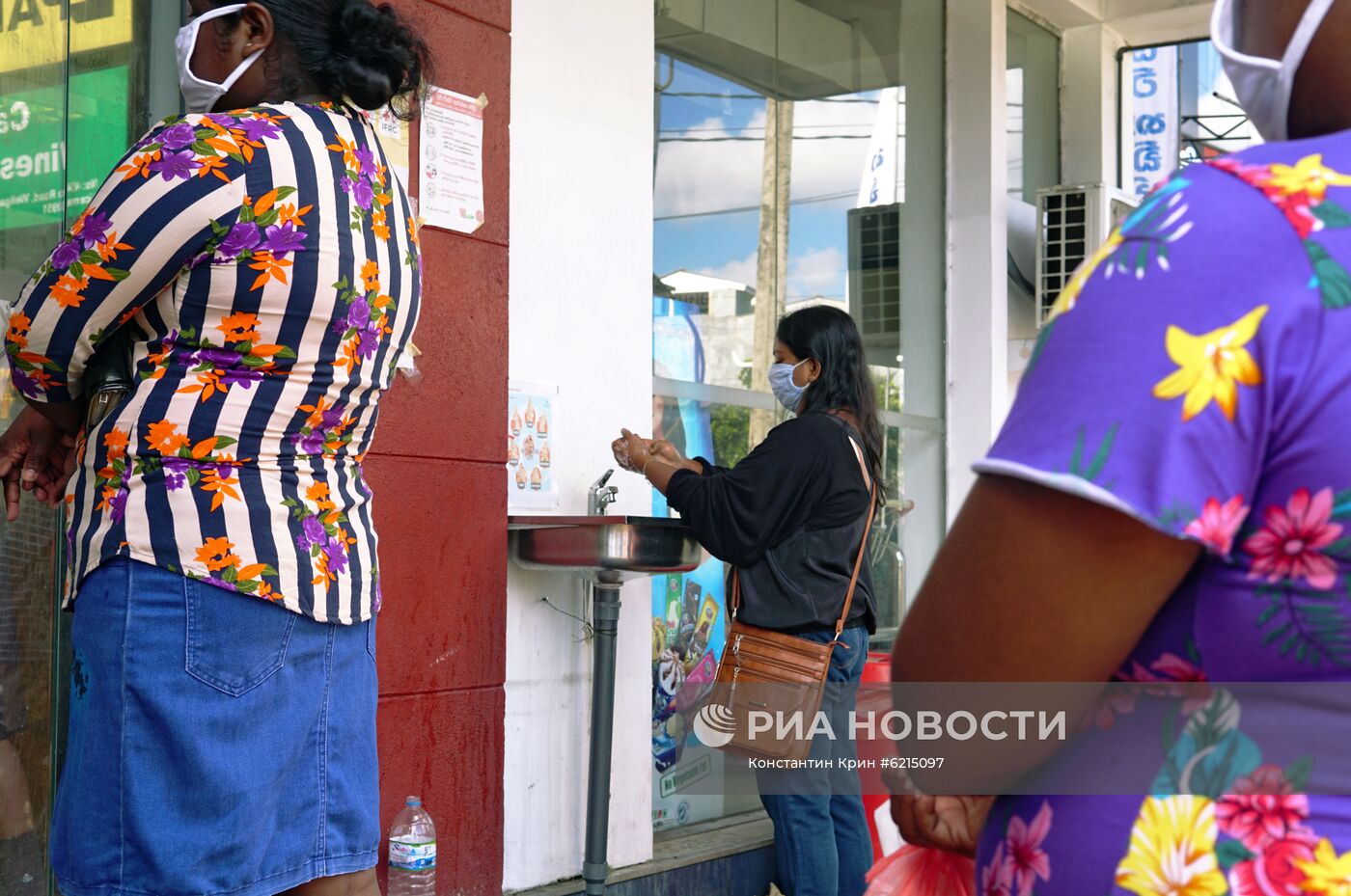 Российские туристы вынуждены продлить пребывание в Шри-Ланке в связи с коронавирусом