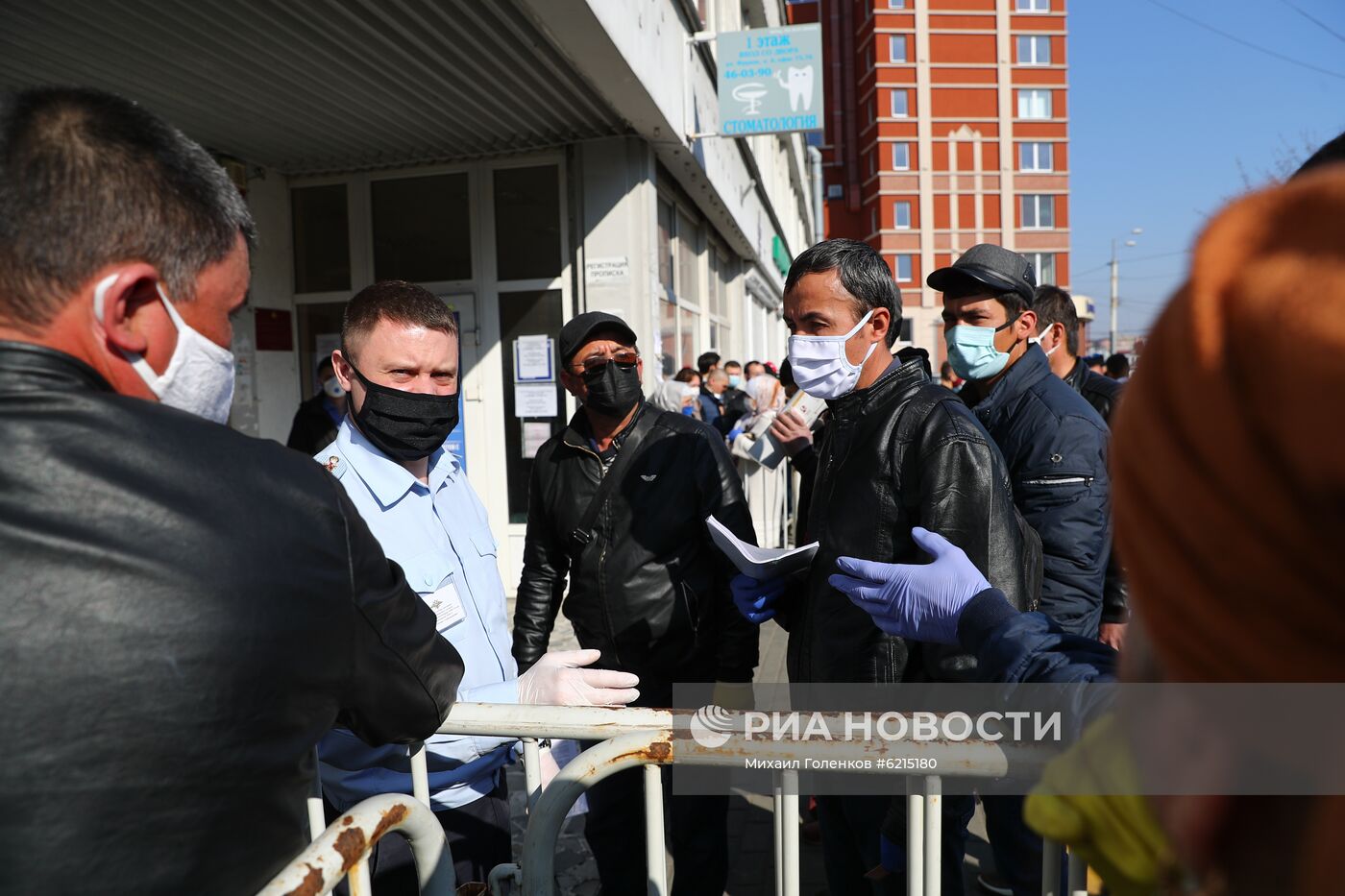 Очереди мигрантов в УФМС