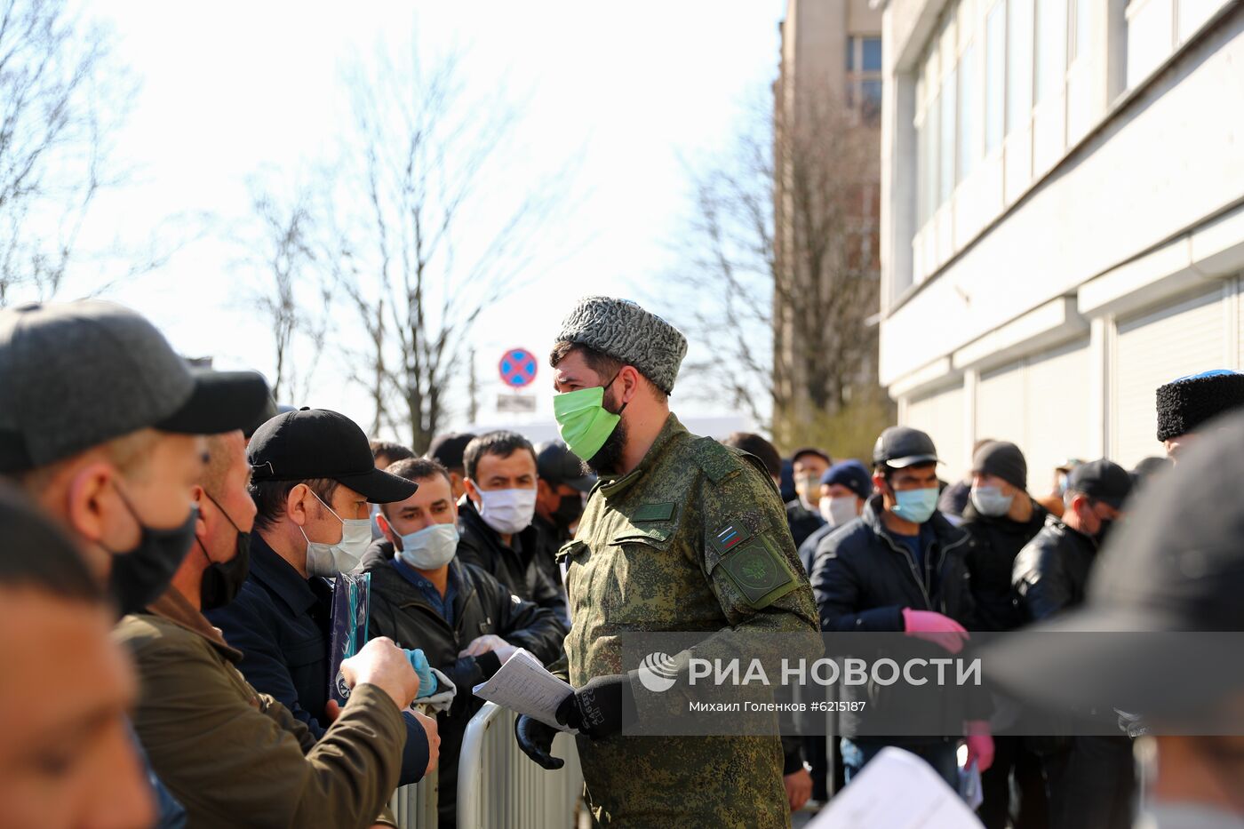 Очереди мигрантов в УФМС