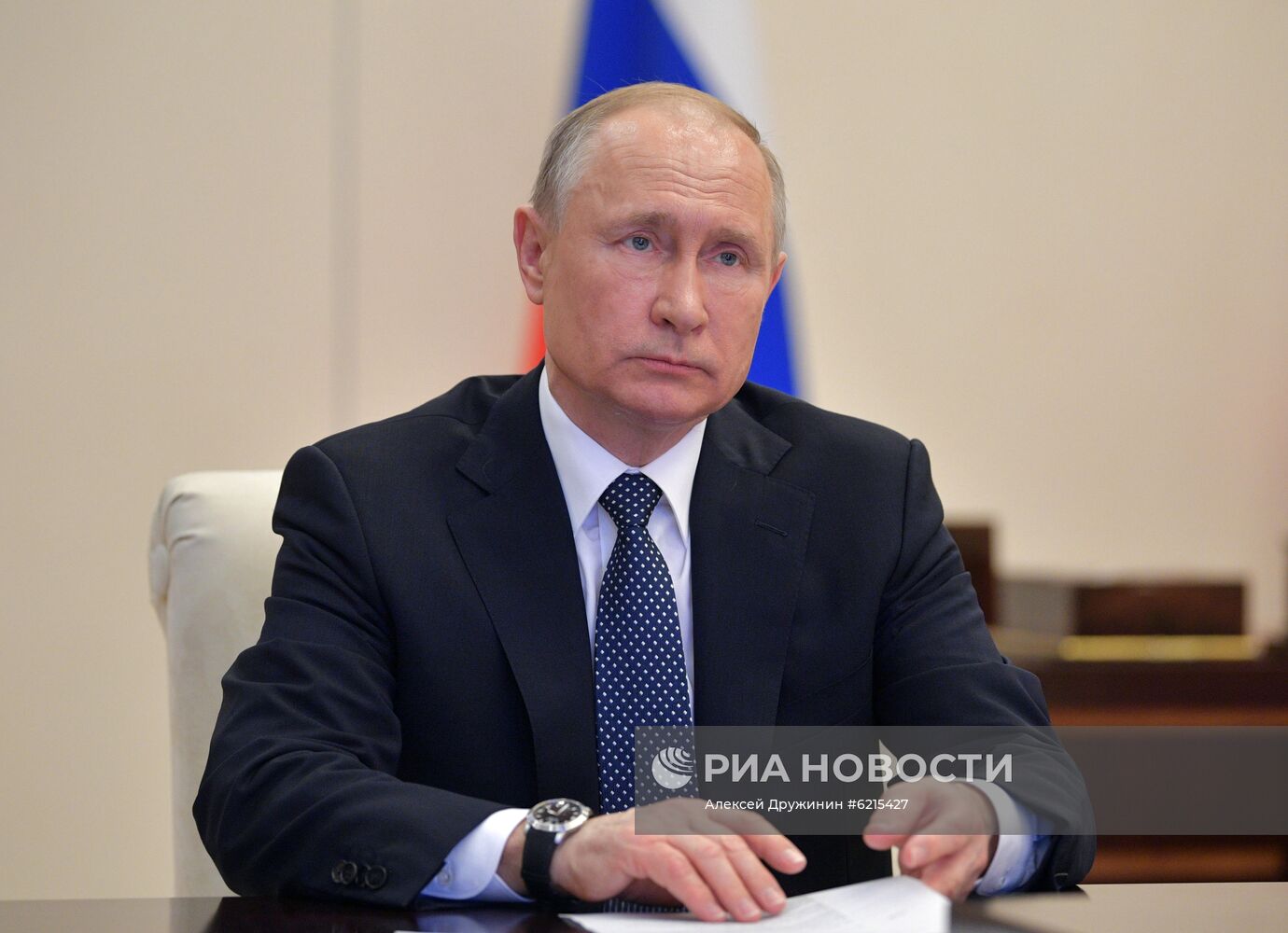 Президент РФ В. Путин провел в режиме видеоконференции совещание по вопросам развития ситуации с коронавирусной инфекцией