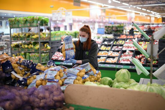 Работа службы доставки продуктов Igooods во время коронавируса