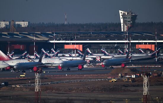 Самолеты на стоянке в аэропорту Шереметьево