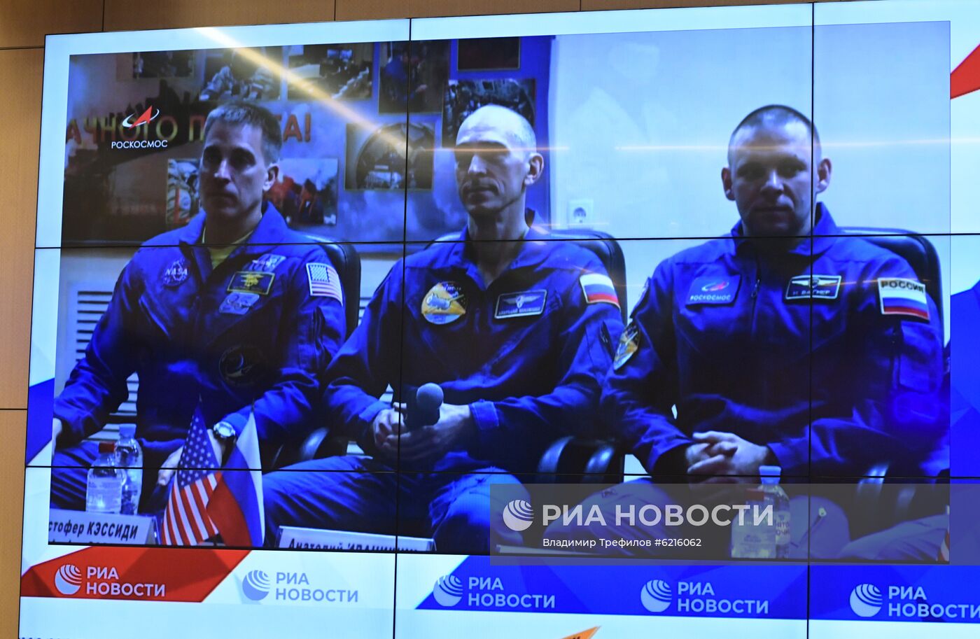 Онлайн-конференция экипажа МКС-63