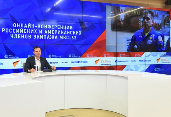 Онлайн-конференция экипажа МКС-63