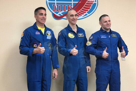 Онлайн-конференция экипажа МКС-63