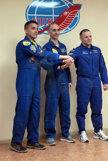 Онлайн-конференция экипажа МКС-63