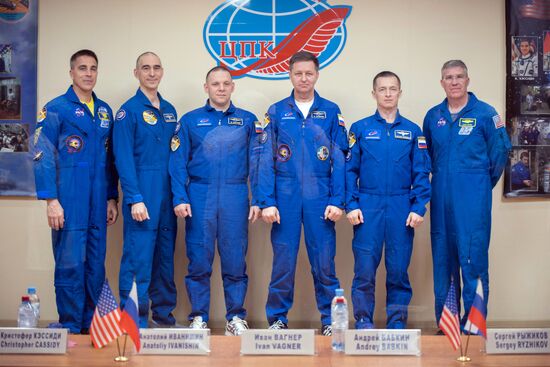 Онлайн-конференция экипажа МКС-63