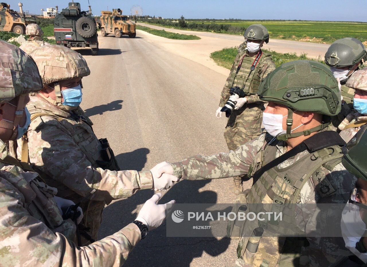 Совместное российско-турецкое патрулирование участка трассы М-4 в зоне Идлиб