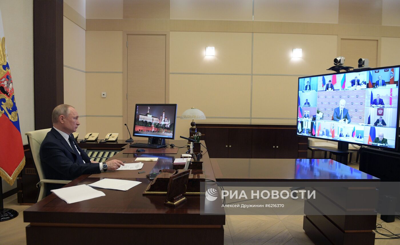 Президент РФ В. Путин в режиме видеоконференции провел совещание с руководителями субъектов РФ