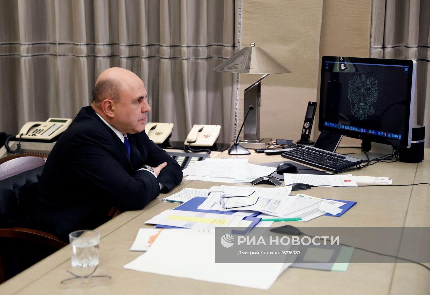 Президент РФ В. Путин в режиме видеоконференции провел совещание с руководителями субъектов РФ