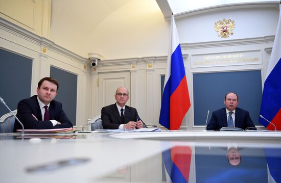 Президент РФ В. Путин в режиме видеоконференции провел совещание с руководителями субъектов РФ