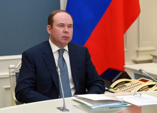 Президент РФ В. Путин в режиме видеоконференции провел совещание с руководителями субъектов РФ