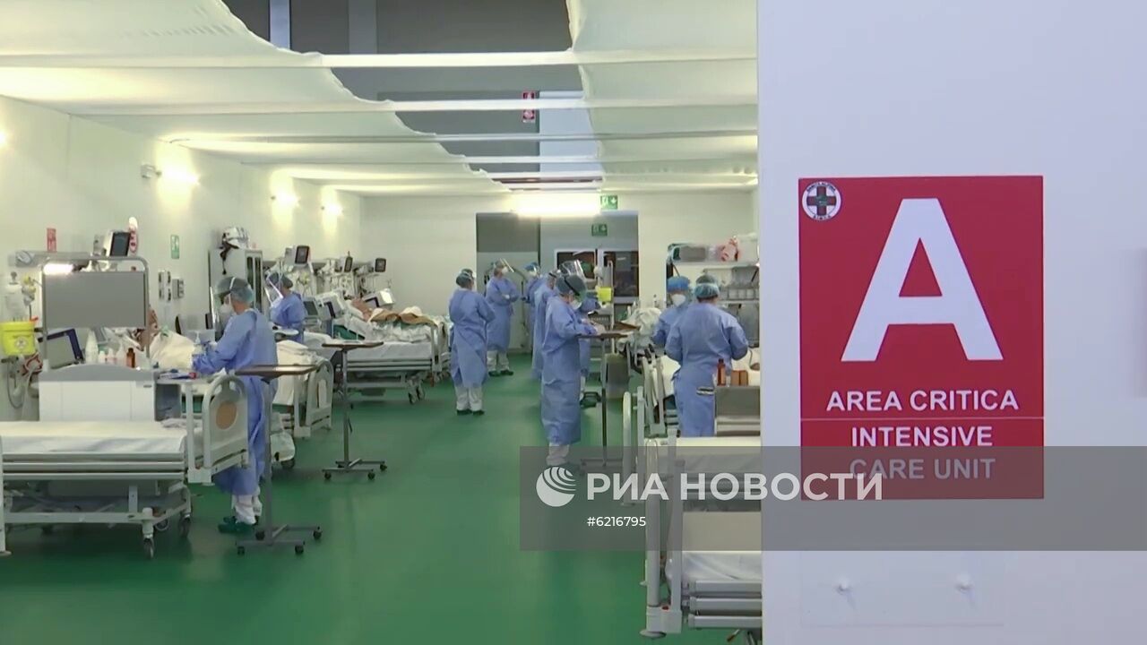 Работа российских военных врачей в полевом госпитале в Бергамо