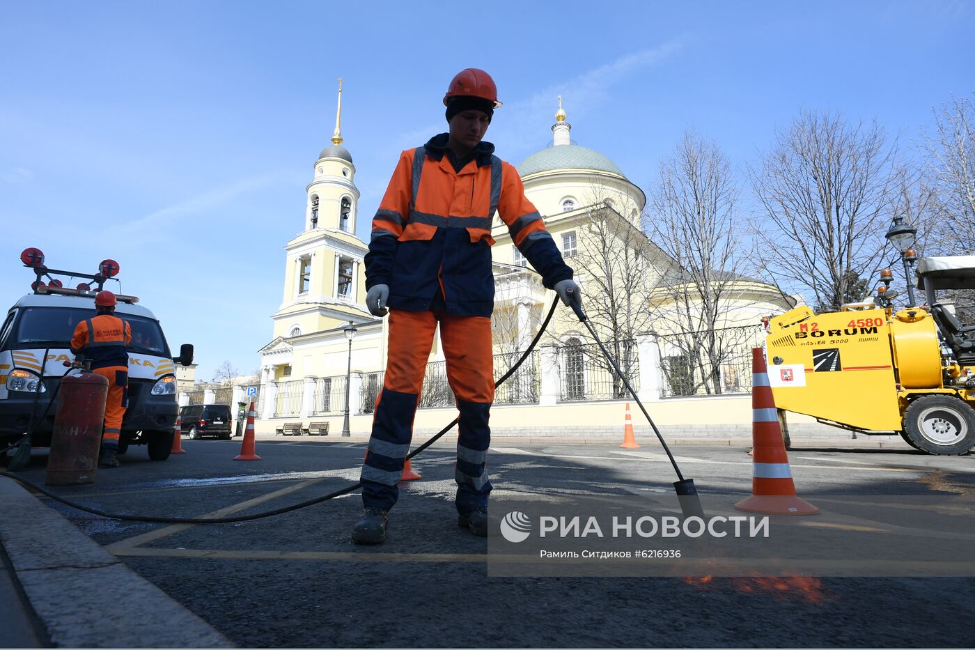 Нанесение и обновление разметки на улицах Москвы