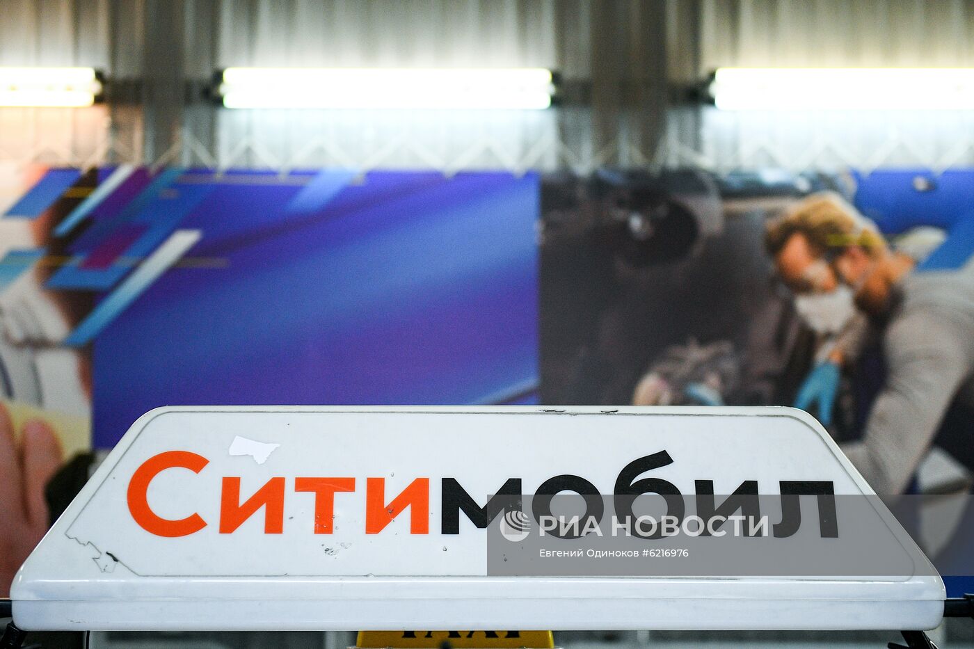 "Cитимобил" установил в машинах перегородки между водителем и пассажиром