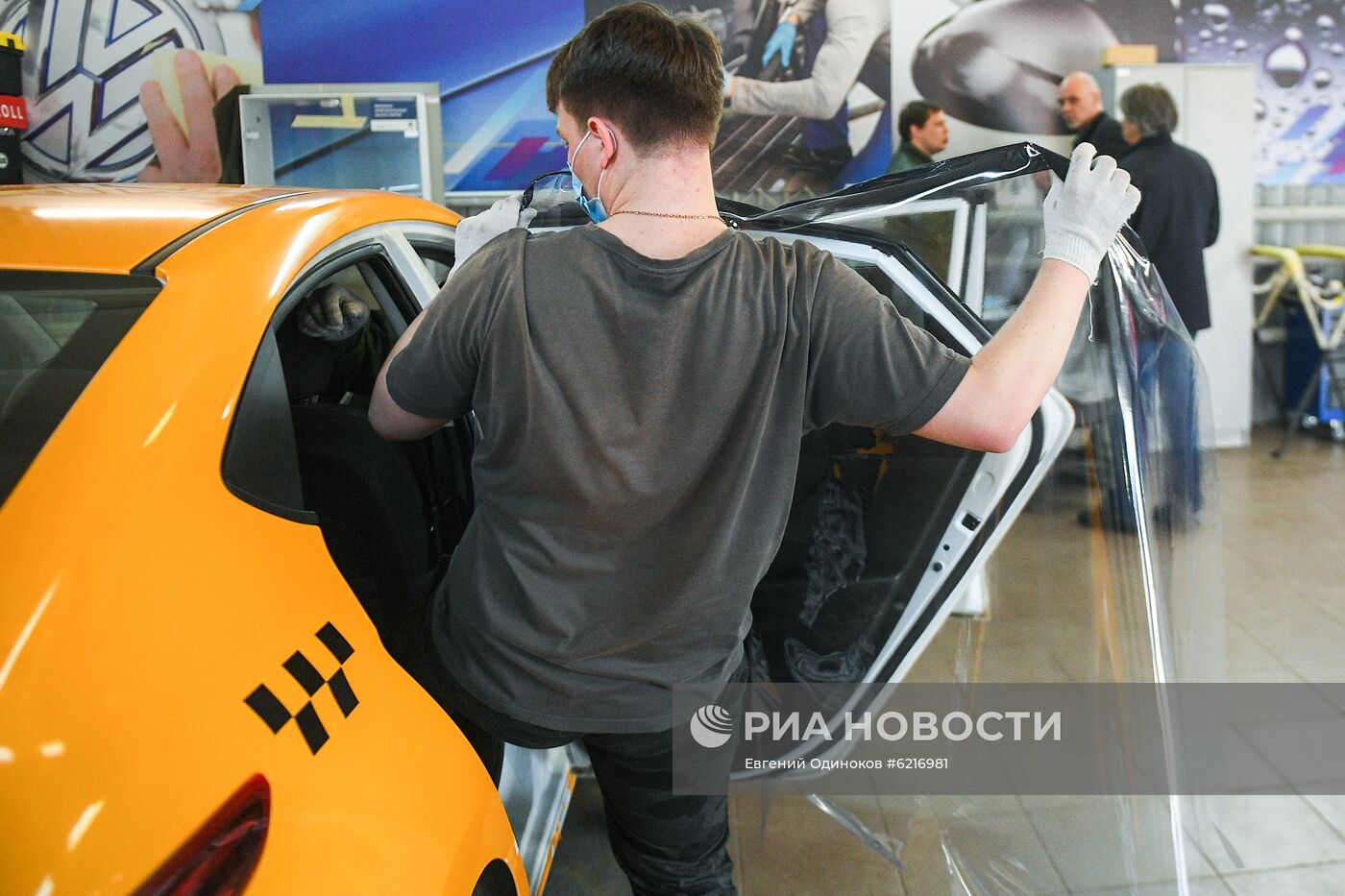 "Cитимобил" установил в машинах перегородки между водителем и пассажиром