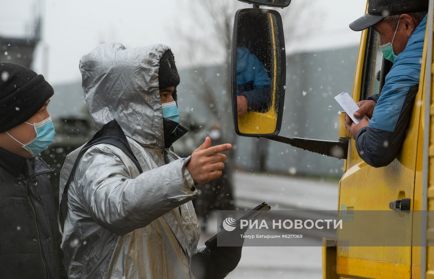 Блокпосты на въезде в Алма-Ату