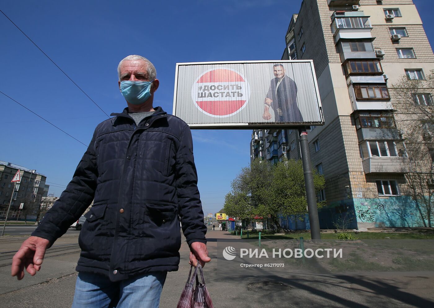 Новые рекламные щиты установлены в Киеве в связи с коронавирусом