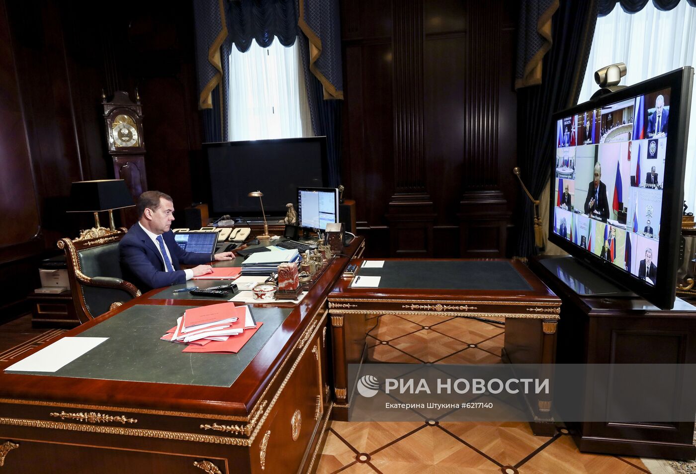 Заместитель председателя Совета безопасности РФ Д. Медведев принял участие в заседание комиссии ВТС