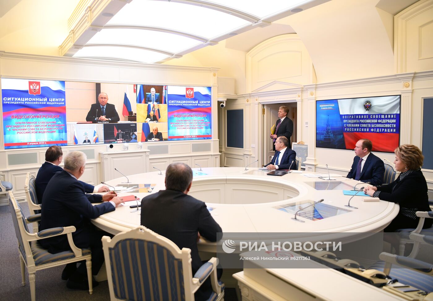 Президент РФ В. Путин провел заседание Совбеза РФ