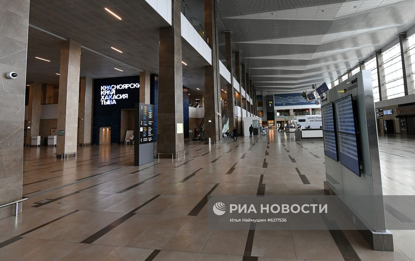 Аэропорт имени Хворостовского в Красноярске во время пандемии коронавируса