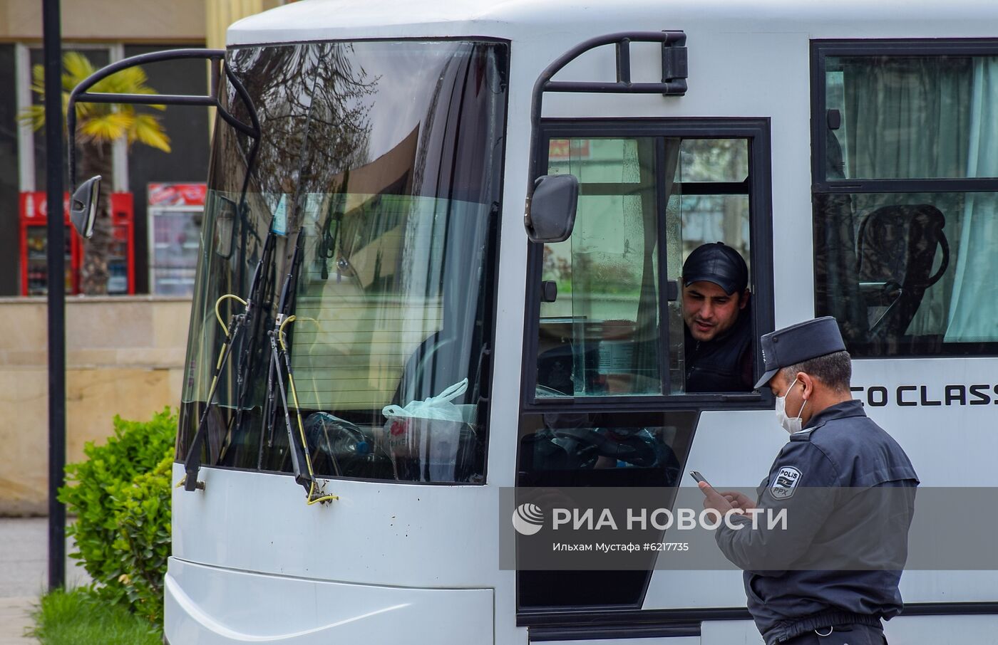 Полицейский рейд против нарушителей карантина в Азербайджане