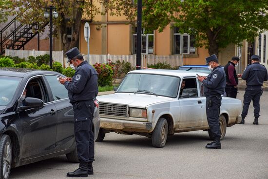 Полицейский рейд против нарушителей карантина в Азербайджане