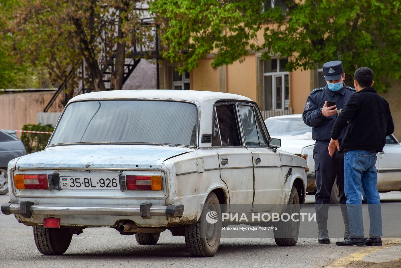 Полицейский рейд против нарушителей карантина в Азербайджане